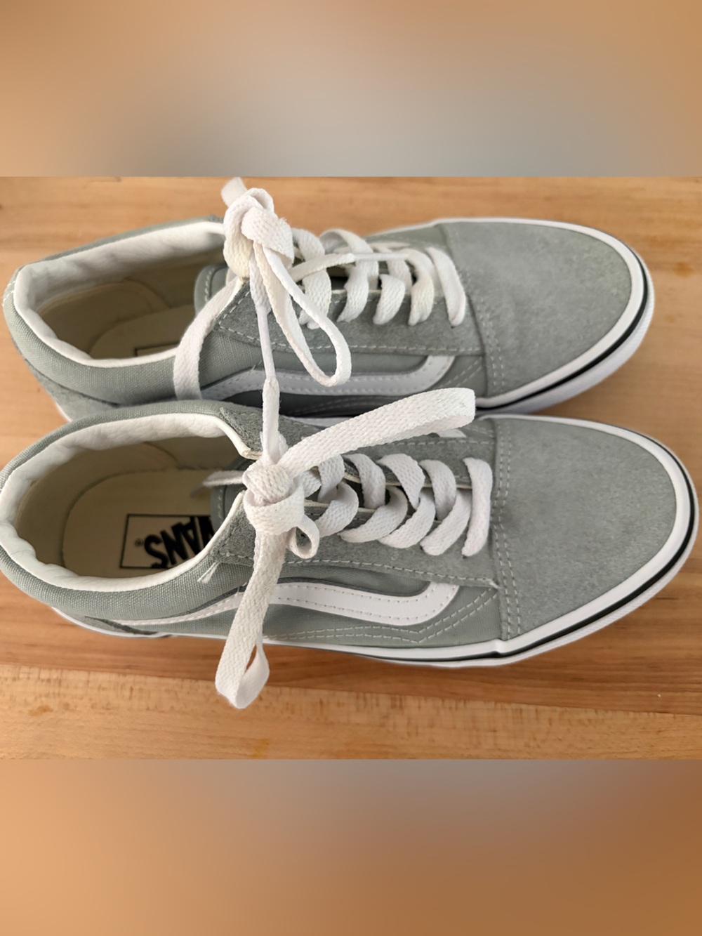 Vans Kids Low-Top Old Skool Sneakers in Light Gray and White size 3